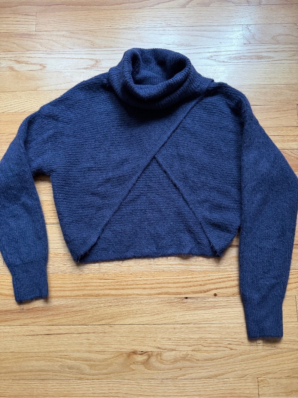 Dreamer by Debut CrossOver Turtleneck Sweater in Navy size m/l
